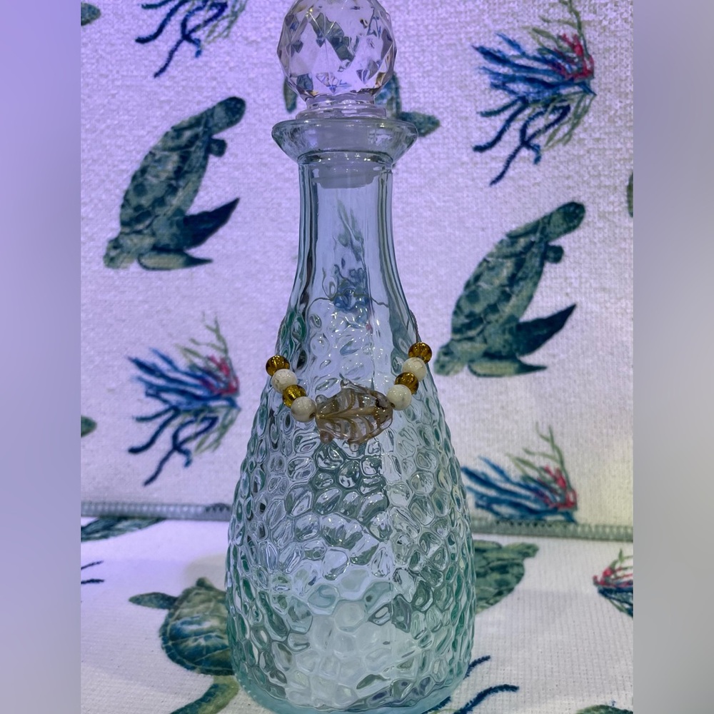 Sea glass colored hammered glass vase bottle bead & charm details jewel cut top - Picture 4 of 4